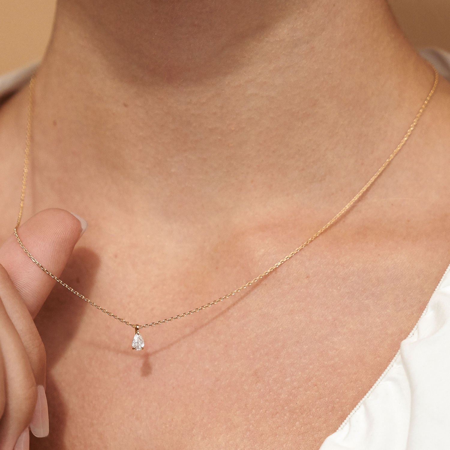 Solitaire Pear 14K Gold Necklace w. Lab-Grown Diamond